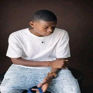 EUGÉNIO SMOKE FT LOPILSON LATINO - INIQUIDADES