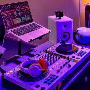 Ebusuku (feat. Thik Thik)