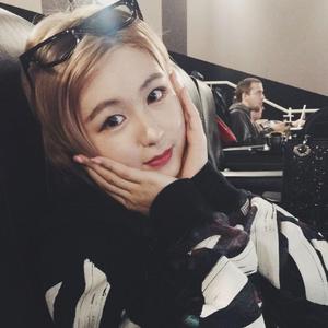 纪念用生命托起世界的人