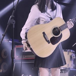 躲进蓝色夏夜里