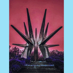 鐵幕之下 / Beneath the Iron Curtain