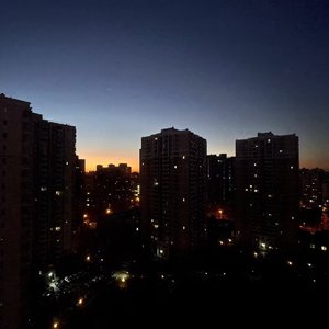 困在雨天里