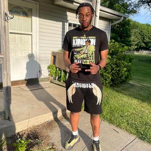 Mad B!tches (feat. Kash Perkins)