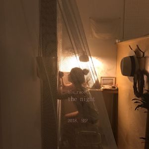 붐비는 지하철에 몸을 싣고