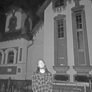 На окошке на фоне заката