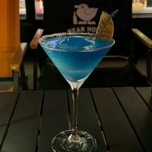 爱不是非你不可，是我非快乐不可