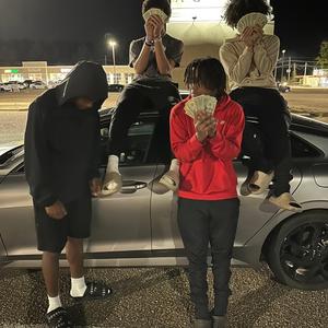 mojang (feat. rackiesst)