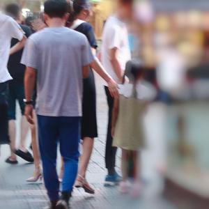 全世界背对着你走