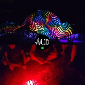 Die Schlange im Gras