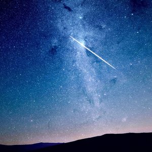 坠落，起舞于星空