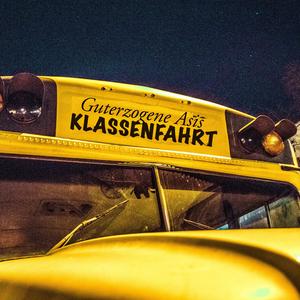 Klassenfahrt (feat. Chaarlz)