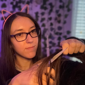 Leises Haare Schneiden im Klassenzimmer