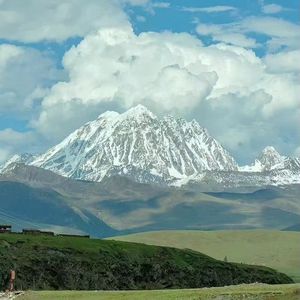 唯见青山