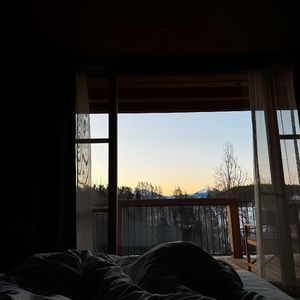 失眠（被你牵着的手是不可能的画面）