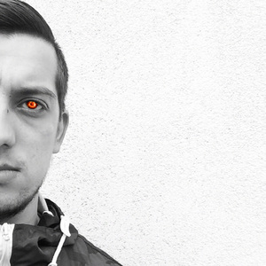 Огнями факела