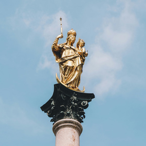 交响刻感恩痕 (Symphony engraves the mark of gratitude)