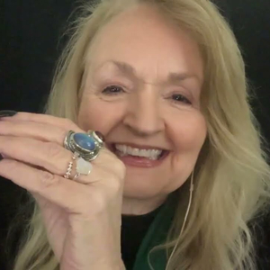 Welcoming you and explaining what wooden makeup is