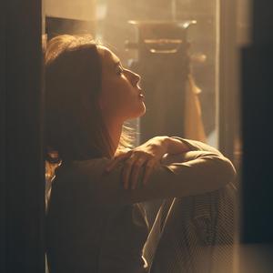 纯爱战士应声倒地