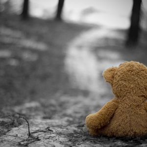 我们都是孤独的（翻自 华晨宇）