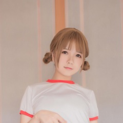 我记不住辉煌时谁跟我称兄道弟 但我会记住落魂时谁跟我共度风雨