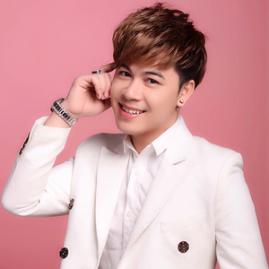 Phía Trước Người Con Gái