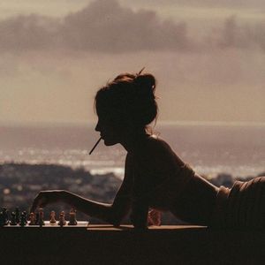 MOONGHT (皇朝中我指鹿为马)