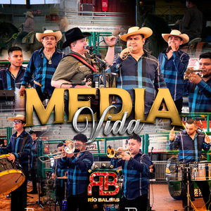 Media Vida (En Vivo Desde La Monumental Plaza Garibadi)