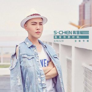 阴天的沿海公路