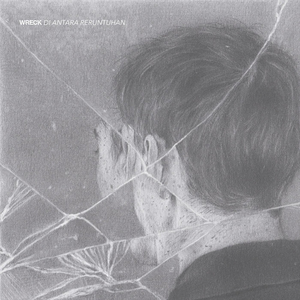 Di Antara Reruntuhan