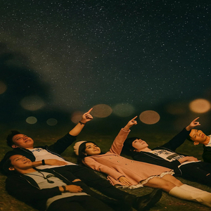 Sunyi Diantara Lampu