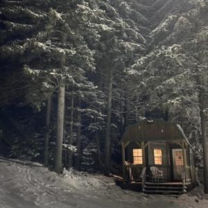 У камина в дождливый день