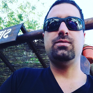 Walking (feat. Momo & Carlota)