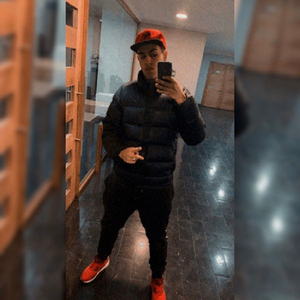 La hago (feat. Thugnayf)