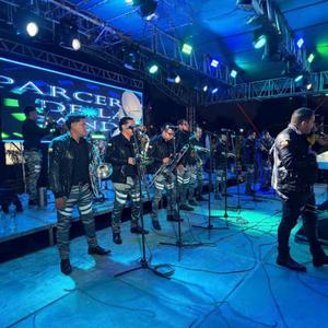 RANGO, JINETES EN EL CIELO. (En vivo)