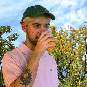 a medias (feat. parni)