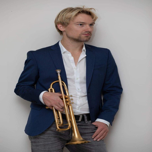 Flying with the Wind (feat. Matthias Beckmann)