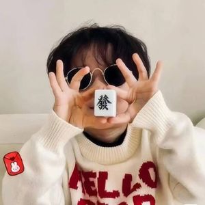 荆棘划破她沾满露水