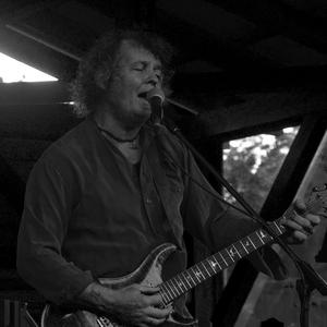 Tevi neatstāšu vienu (feat. The cucumbers)