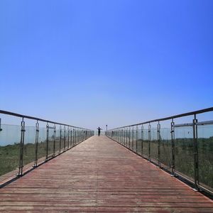 《银河温柔缝合的静谧夜》