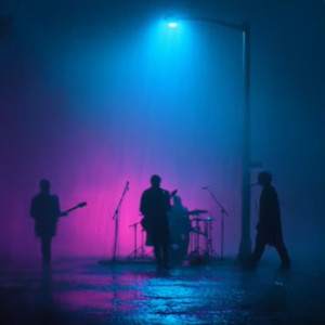 雨中的拥抱 Rainy Embrace