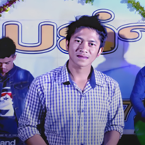 ຮຸ່ນໃດຂັວນໃຈສາວແມ່ຮ້າງ