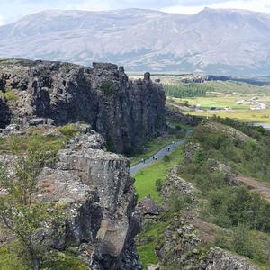 Māte zeme raud klusumā