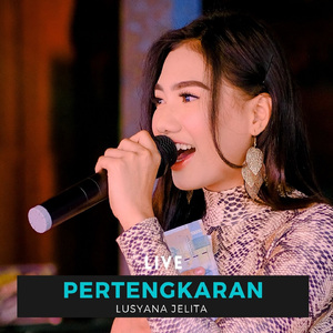 PERTENGKARAN (Live)