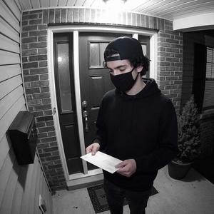 คิดถึงเธอทุกที ที่ชายชุดดำมาหา