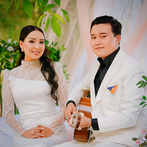 Бақыттымын сенің ғана жаныңда