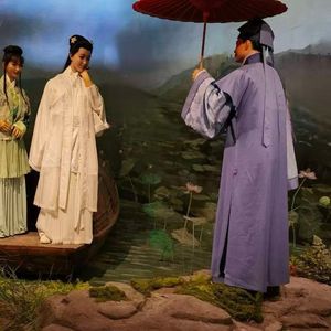 人间自是有情痴