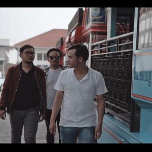 Paris Van Java (feat. Indra the Titans)