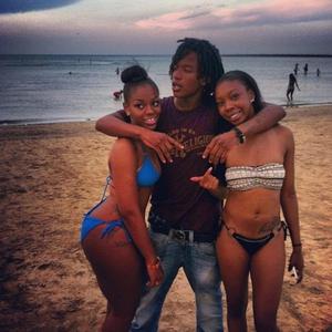 dance floor ☆•° . * (feat. Capoxxo)