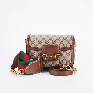 把钞票都放进Gucci包里