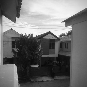 เมื่อก่อนเธอกอดฉัน ตอนนี้เธอกอดเขา